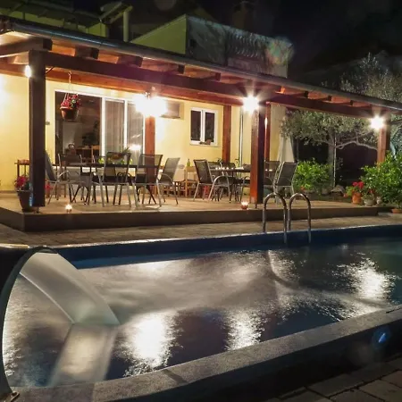 Appartamento Lovely In Pako Tane With Swimming Pool