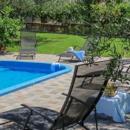 Lovely In Pako Tane With Swimming Pool Appartamento Pakoštane