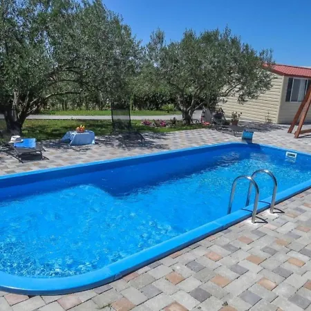 Lovely In Pako Tane With Swimming Pool