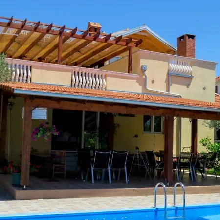 Lovely In Pako Tane With Swimming Pool * Pakoštane