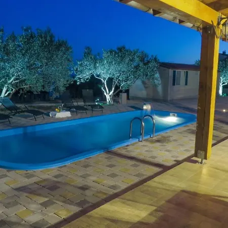 Lejlighed Lovely In Pako Tane With Swimming Pool Pakoštane