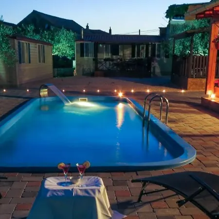 Lovely In Pako Tane With Swimming Pool Lejlighed Pakoštane
